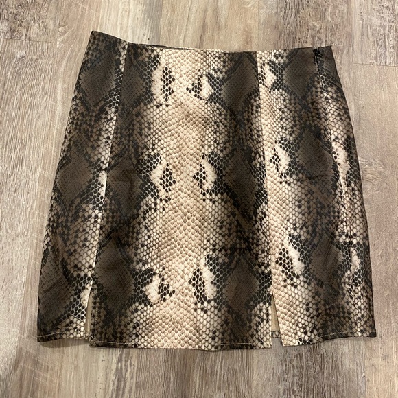 ✨Snakeskin Leather Skirt - Picture 2 of 6